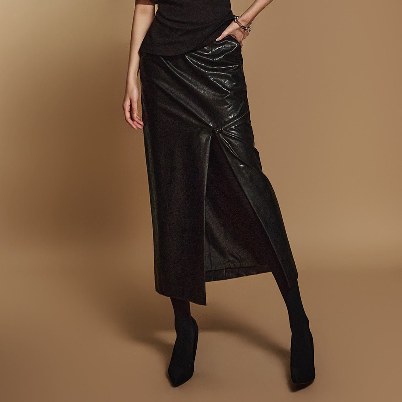 SK9221 Crackled Leather Slit Skirt