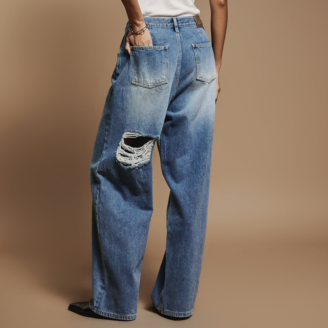 PJ542 Distressed Jeans