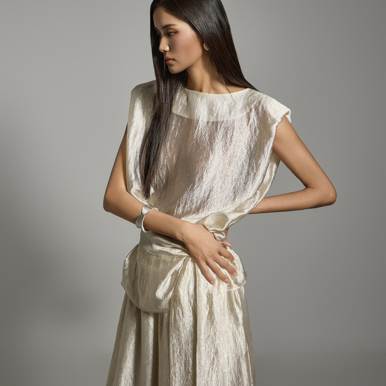 B3065 ストラップ付きノースリーブブラウス