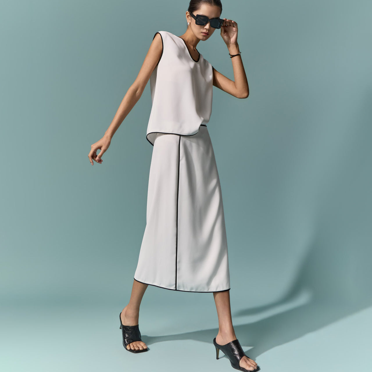 D5682 Contrast Line Two-Piece Set