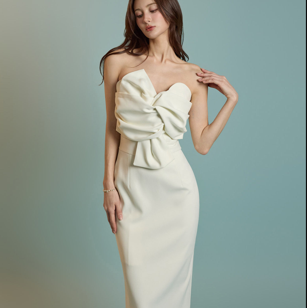 D9442 リボンツイストチューブトップドレス