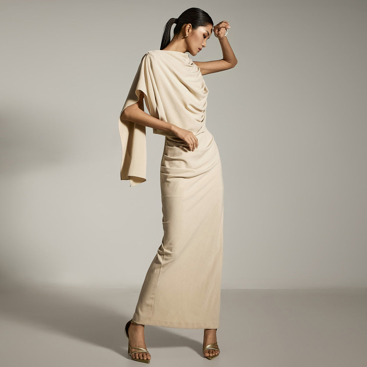 D9546 垂坠斗篷连衣裙