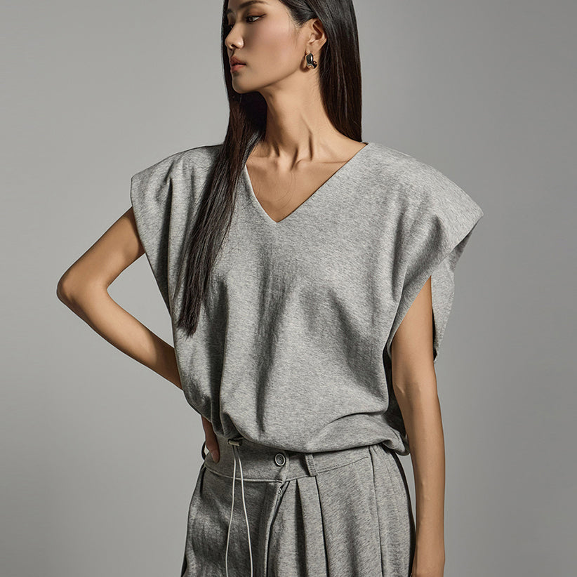 E3780 V-neck sleeveless top