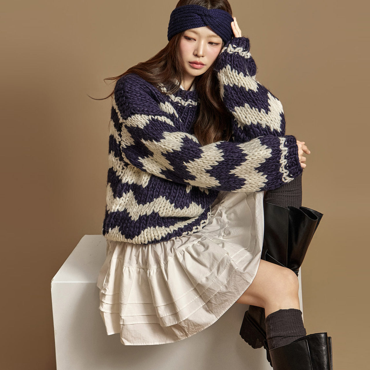 E4021 Handmade Contrast Knit