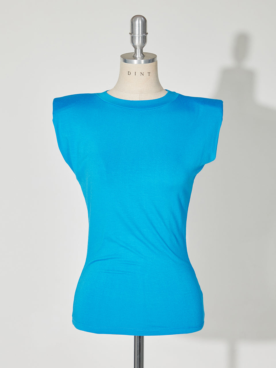 E3453 Sleeveless Top With Built-in Cap