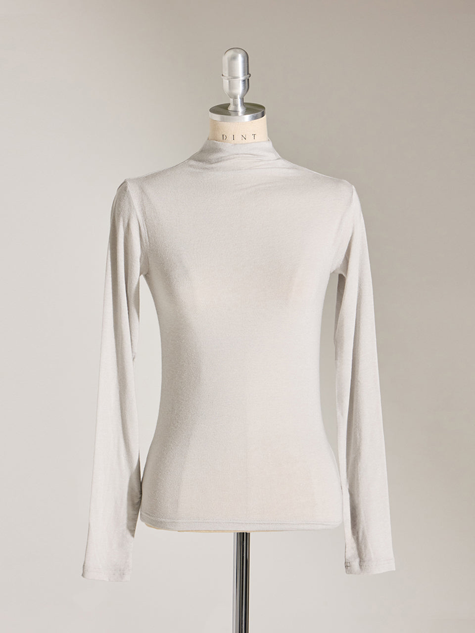 E3586 Mock neck Slim Top