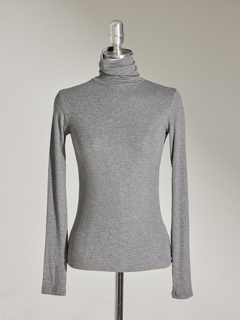 E3585 Turtleneck Top