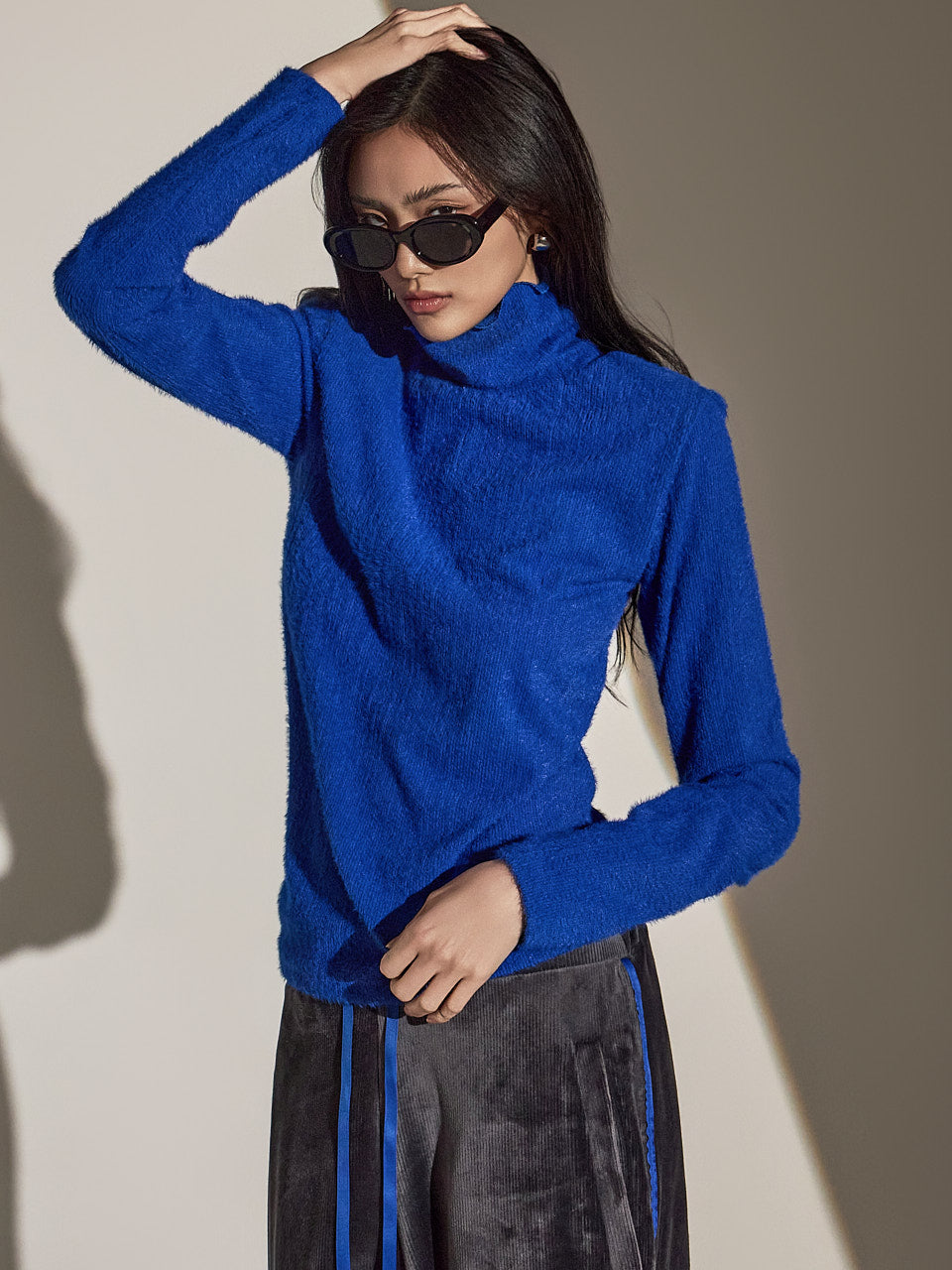 E3676 Turtleneck Top