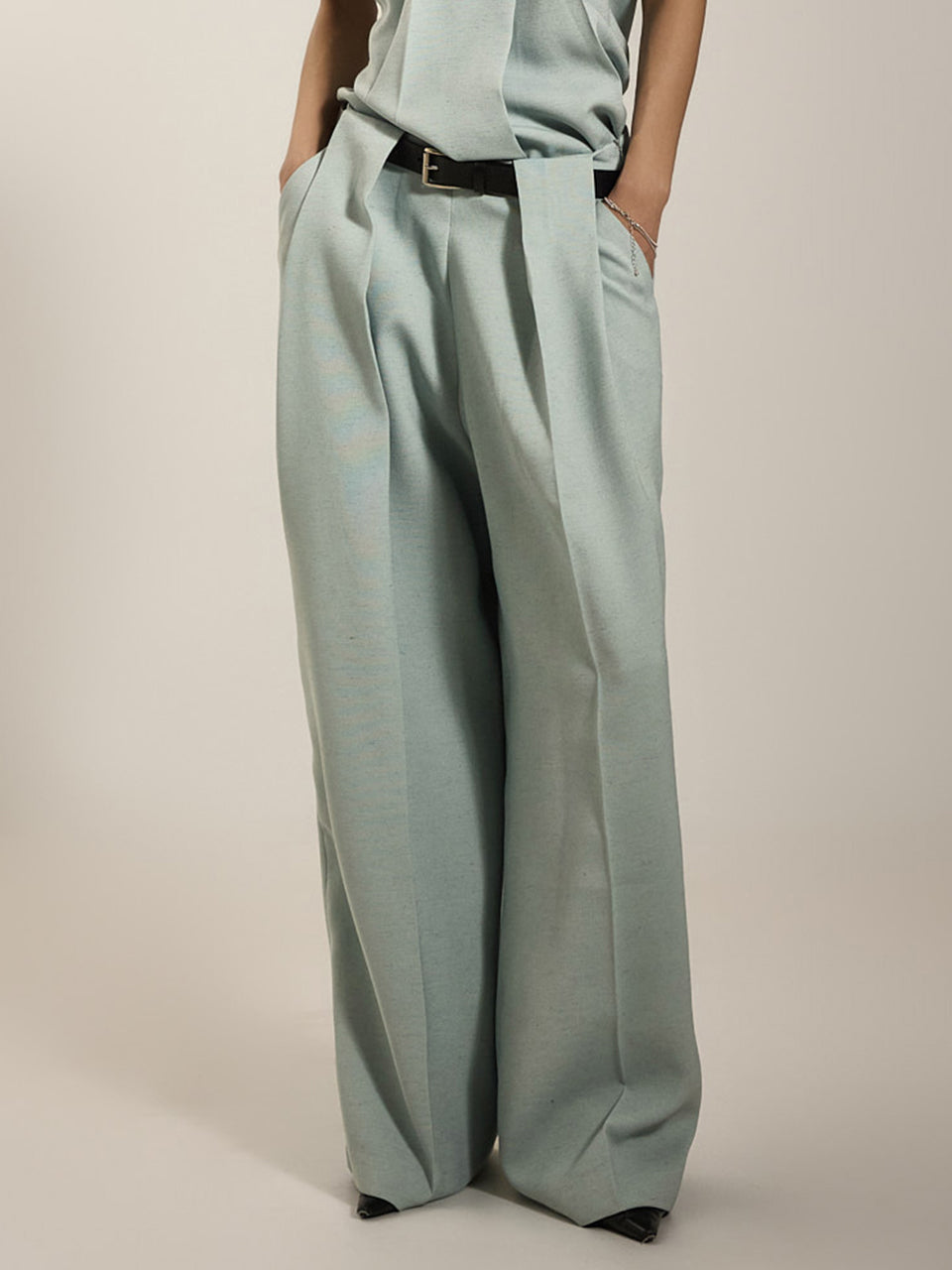 P3417 Pintuck Slacks