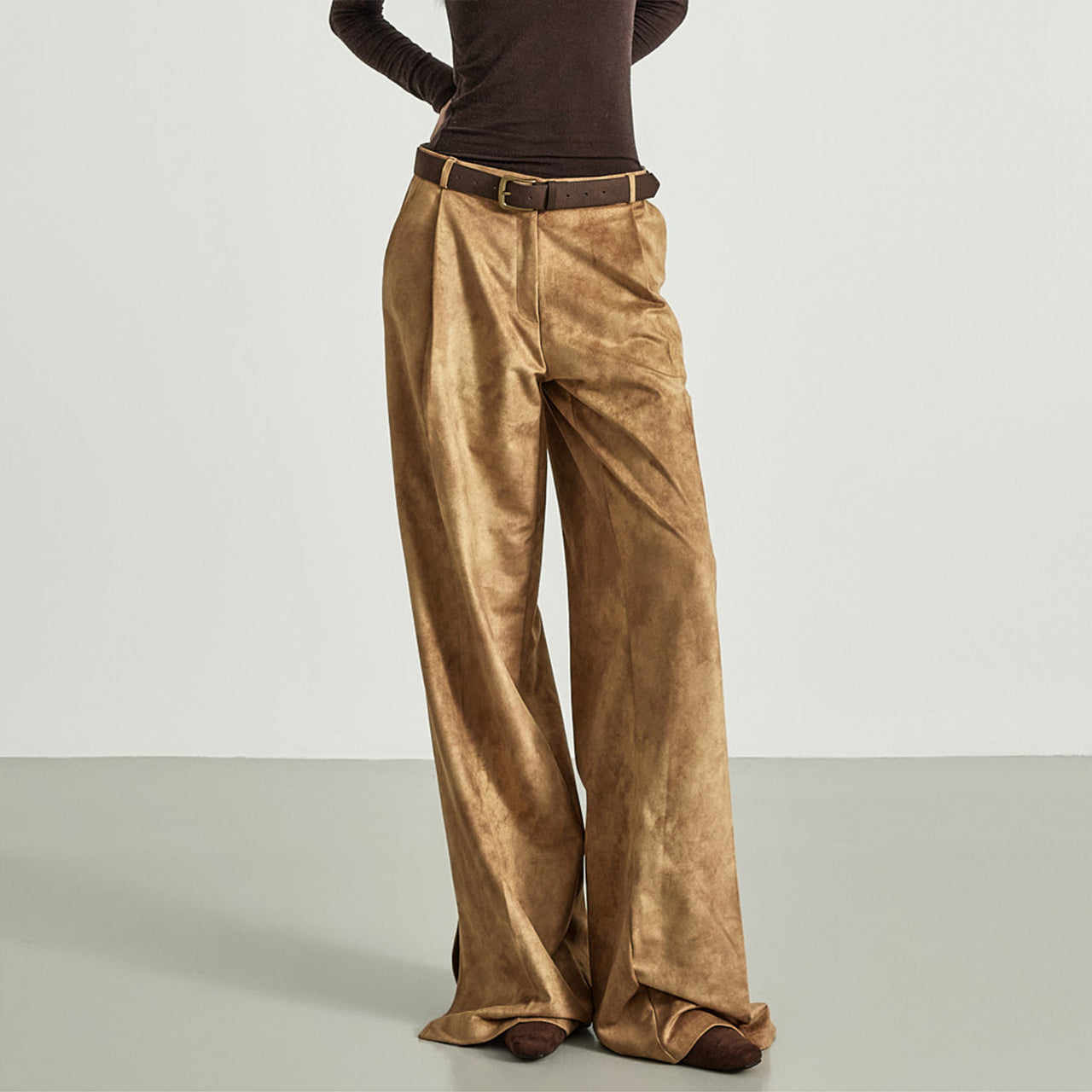 P3680 Suede Pants