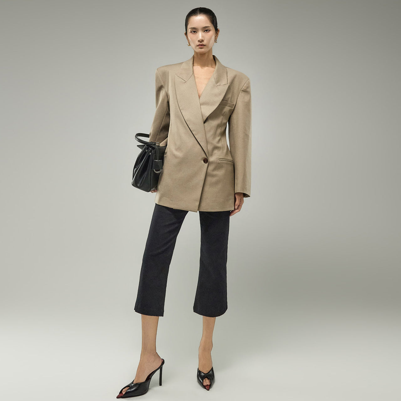 P3927 Semi-Capri Pants